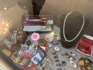 Vintage jewelry 1
